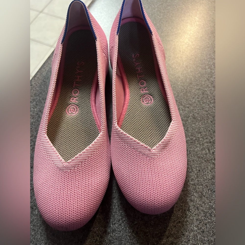 Size 8.5 Rothy’s in great condition! Only wore them a handful of times!